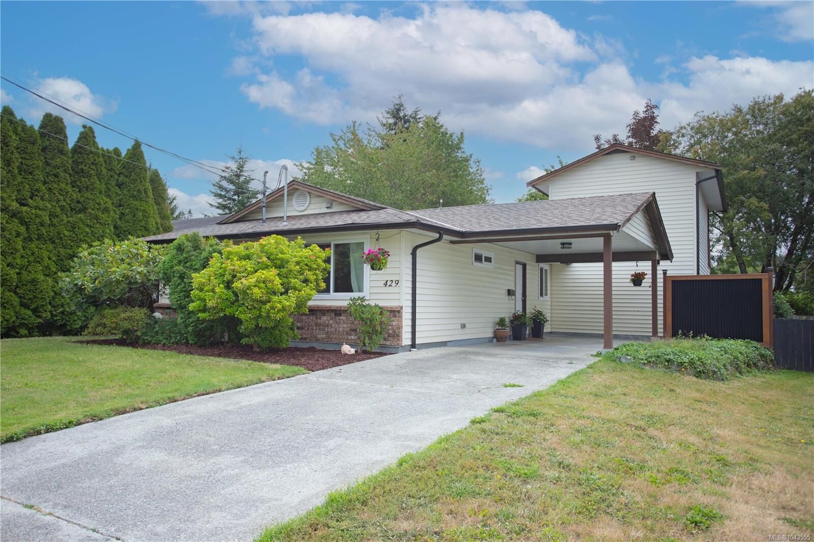Property Photo: 429 Deering St BC V9R 6E5