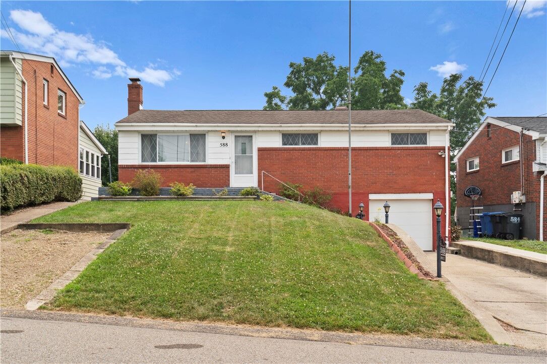 Property Photo: 588 Lindsay Rd PA 15106