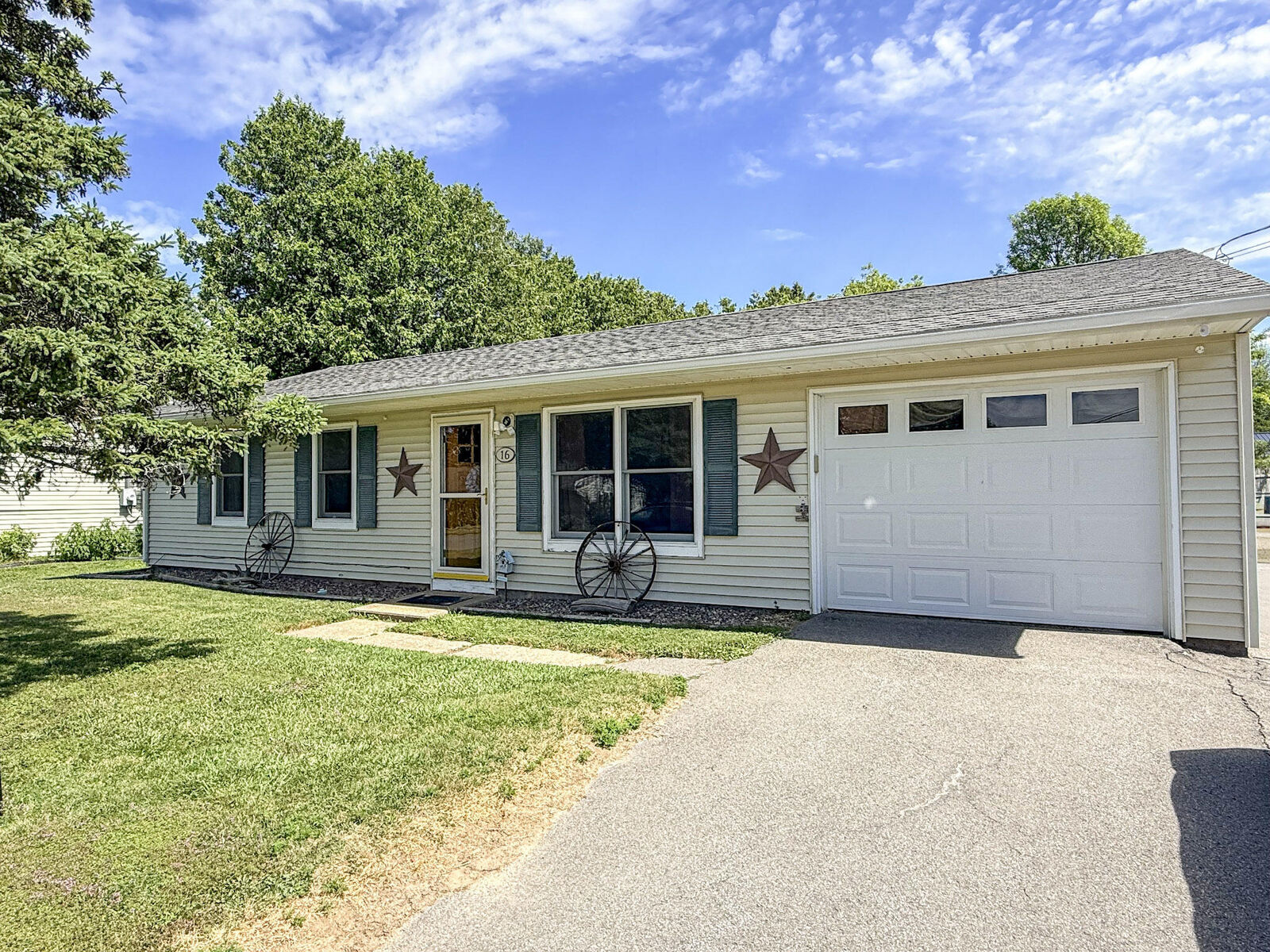 Property Photo:  16 Genesee Lane  NY 12901 