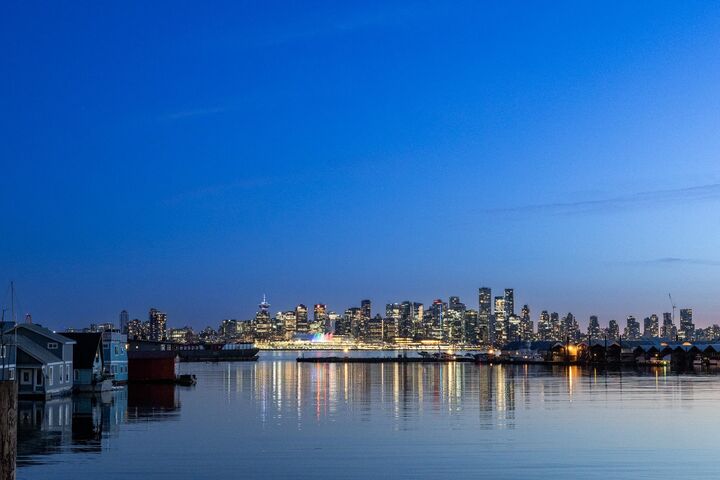 Property Photo:  415 W Esplanade Avenue Frsl17  BC V7M 1A6 
