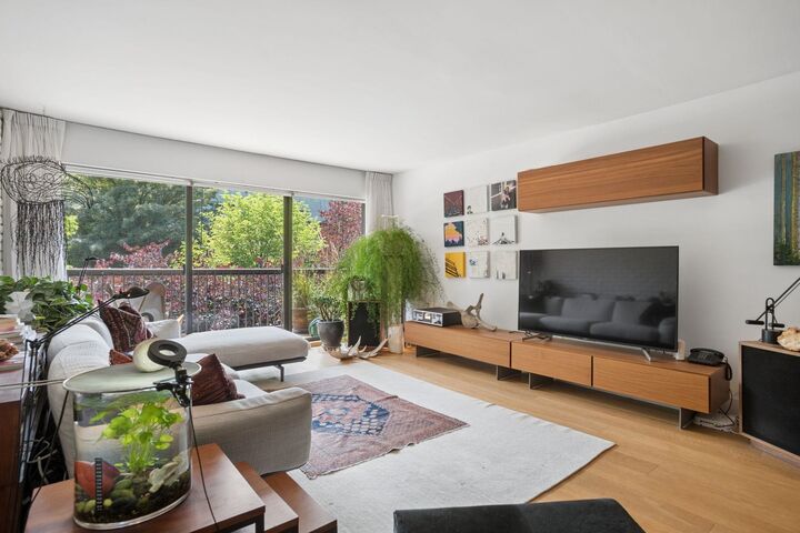 Property Photo: 3264 Oak Street 205 BC V6H 2L3