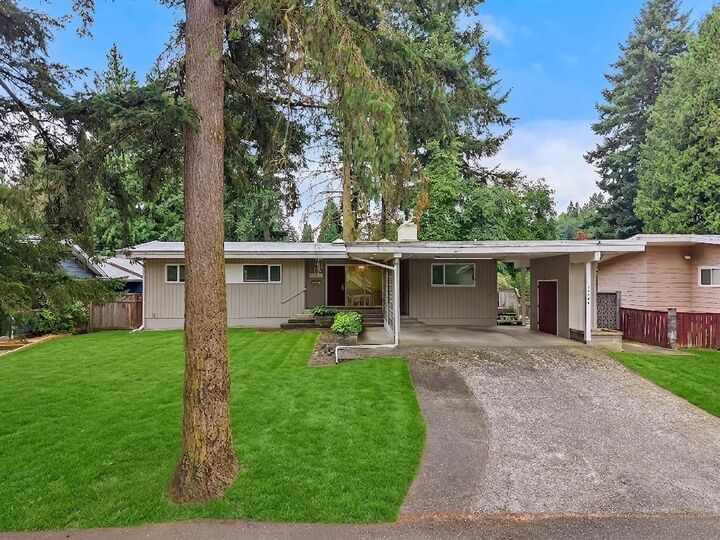 34206 Woodbine Crescent — photo 1