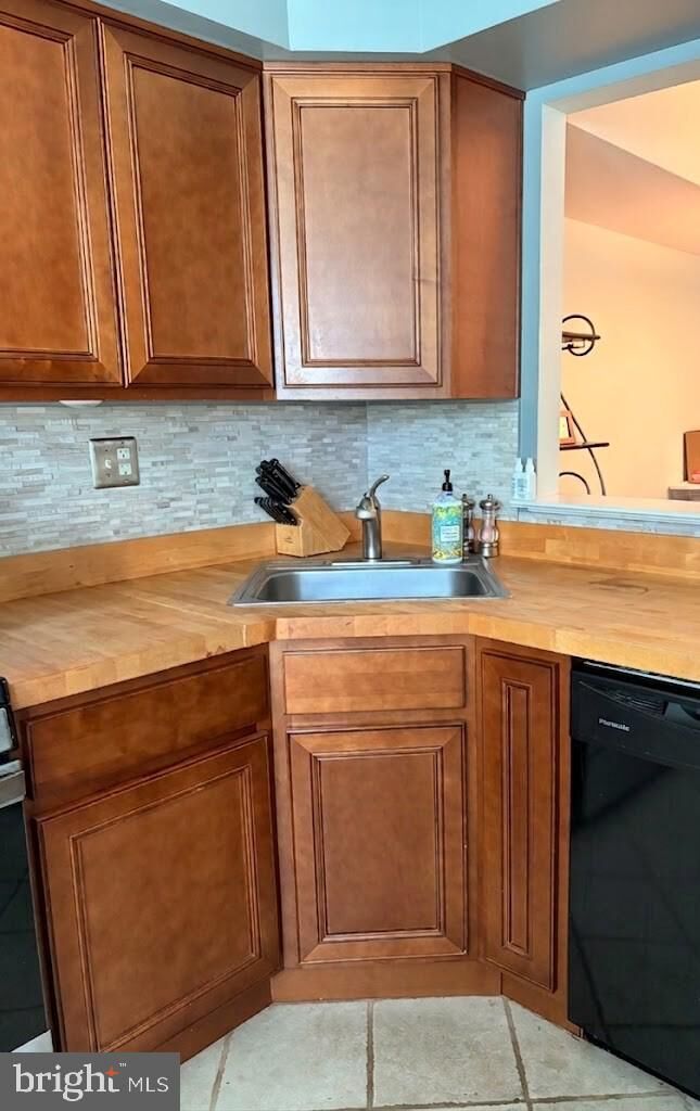 Property Photo: 1015 Hopkins Court PA 18966