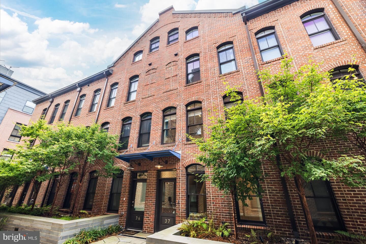 Property Photo: 1309 E Street SE 37 DC 20003
