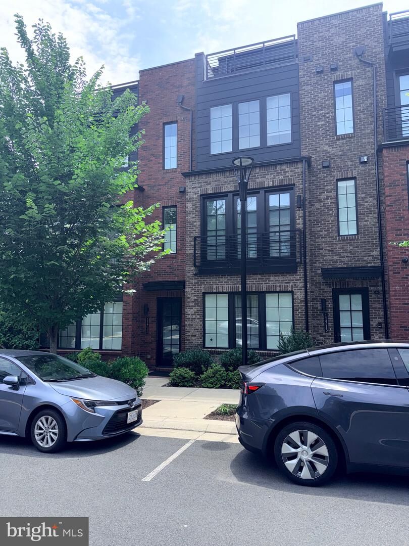 Property Photo: 11711 Paysons Way VA 20191