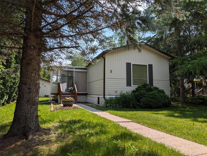 Property Photo: 5 Nature Drive MB R5H 1H2