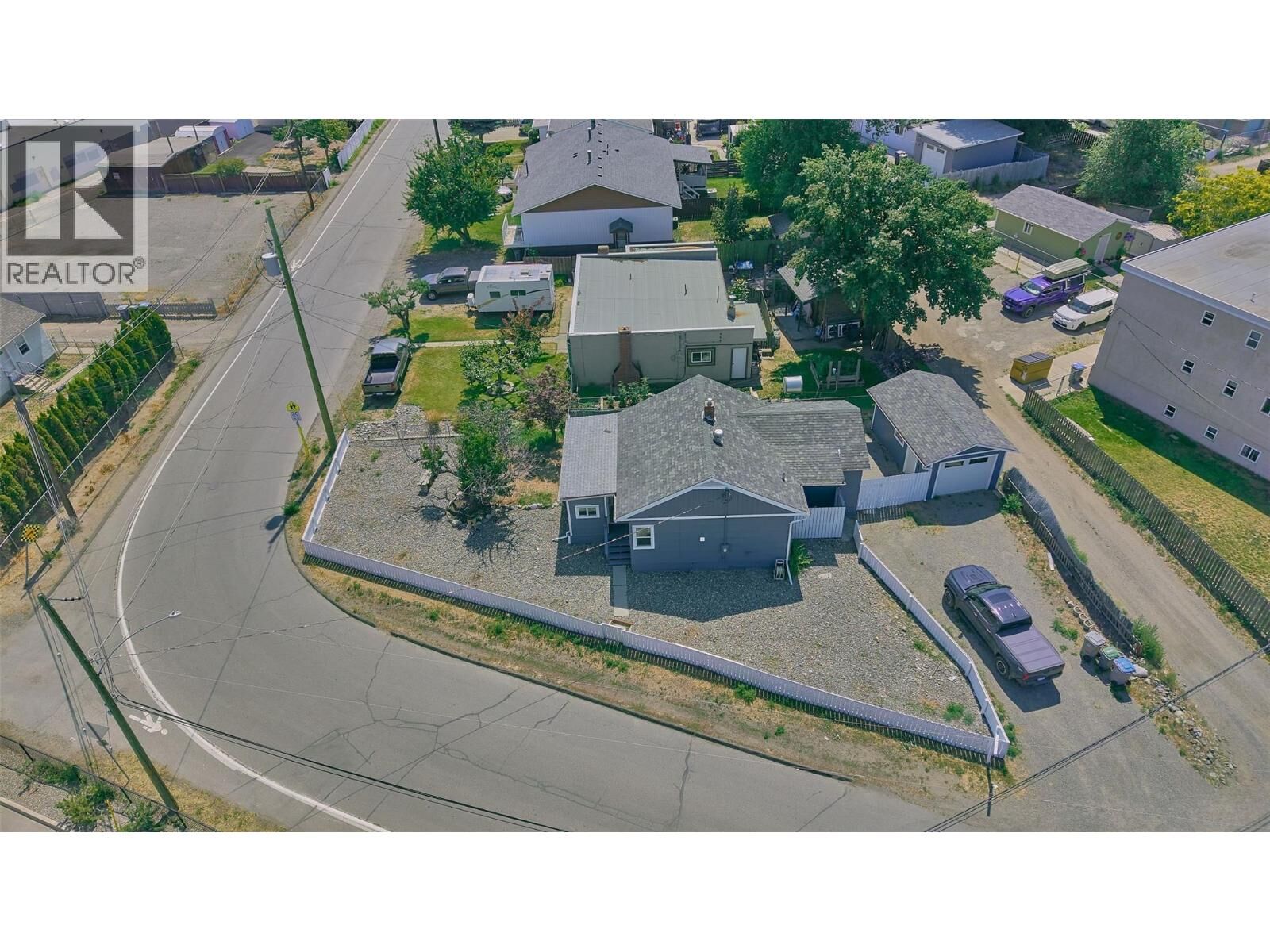 Property Photo: 121 Willow Street BC V2B 4C6