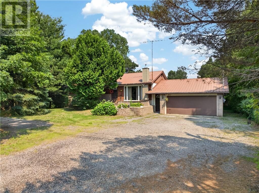 Property Photo:  831 Sunnyside Road  ON P3G 1J3 