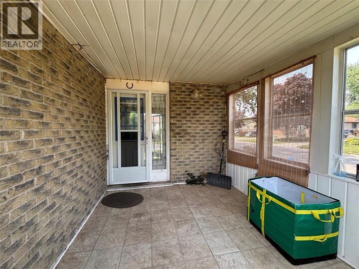 Property Photo: 139 Bedford Crescent ON N7S 4B4