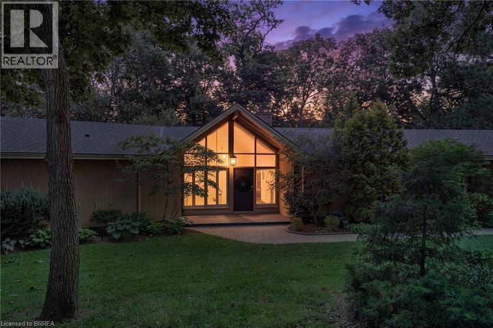 Property Photo: 7 Gaywood Gardens ON N3T 5J7