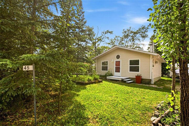 Property Photo:  45 Riverside Parkway  MB R0E 1L0 