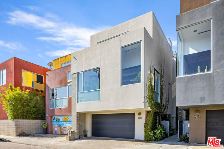 Property Photo: 2124 Narcissus Ct CA 90291