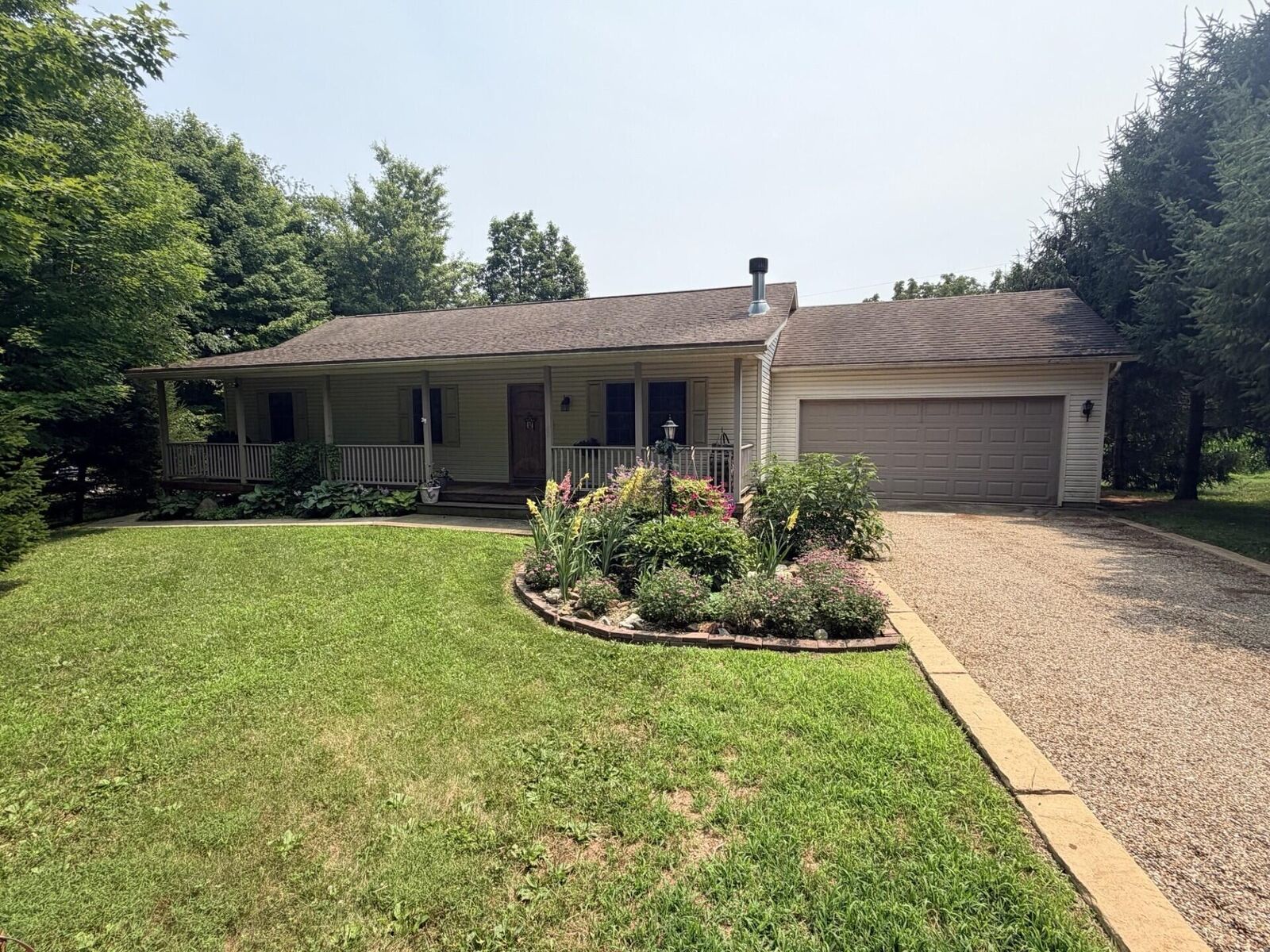 Property Photo: 71 Queensway Court OH 43028