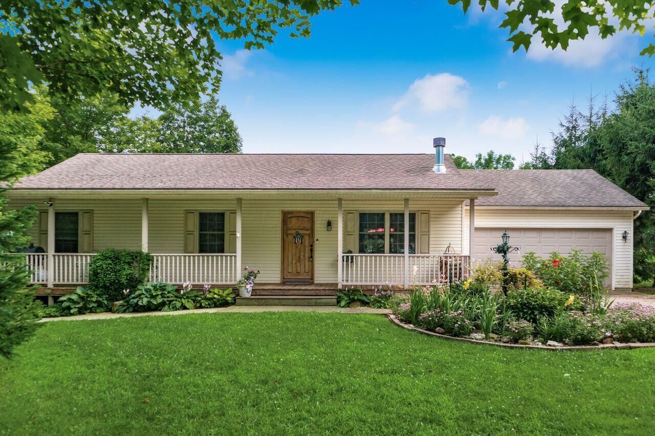 Property Photo:  71 Queensway Court  OH 43028 