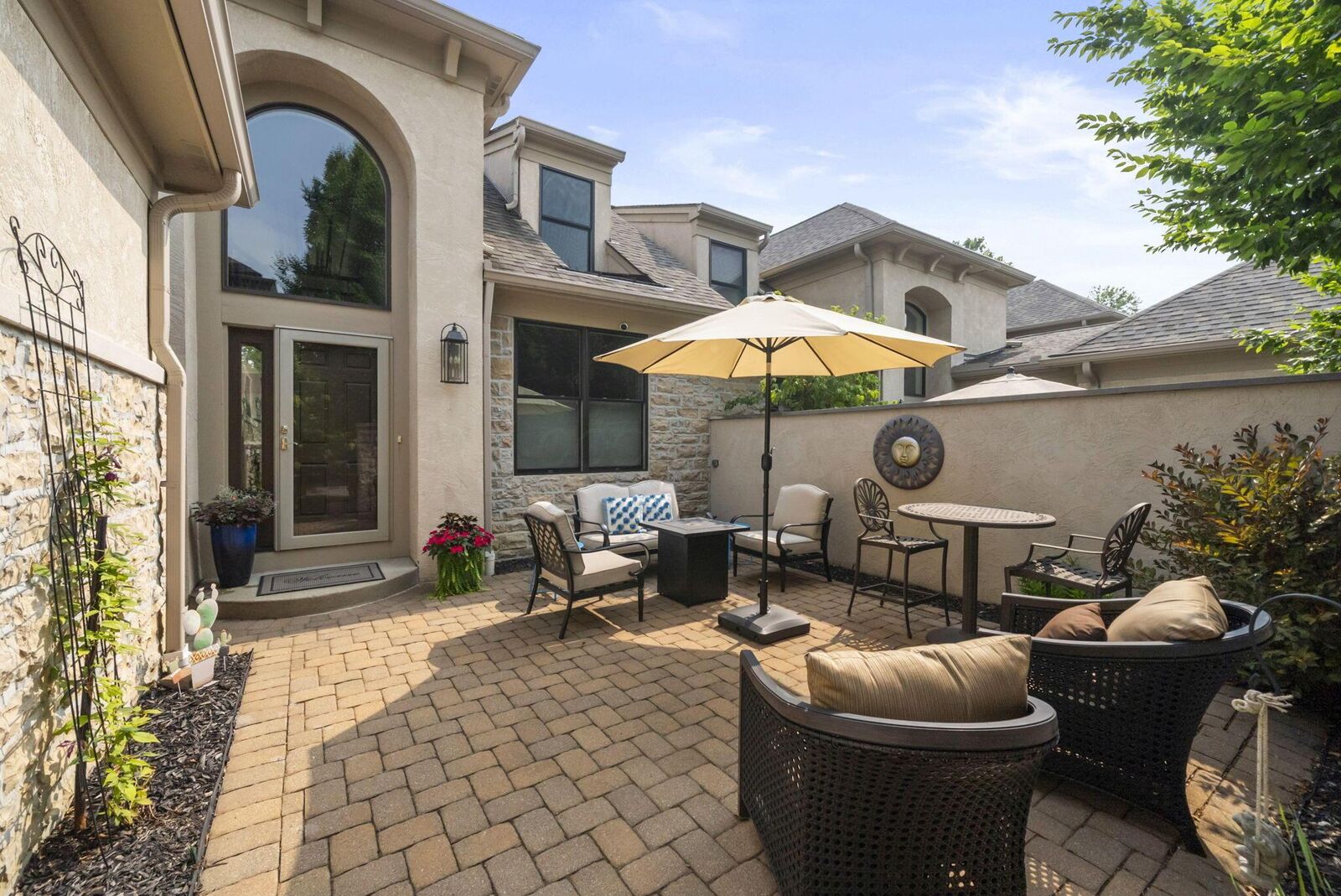 Property Photo: 4922 Stonehaven Drive OH 43220
