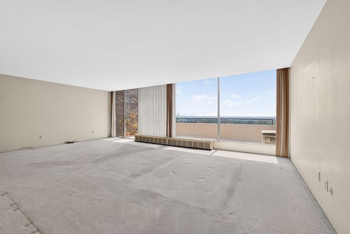Property Photo: 1000 Urlin Avenue OH 43212
