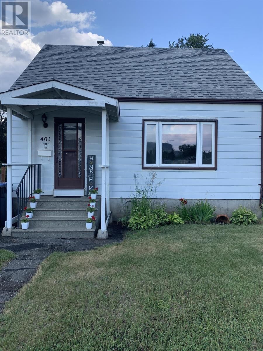 Property Photo:  401 Christina Street W  ON P7E 4P9 