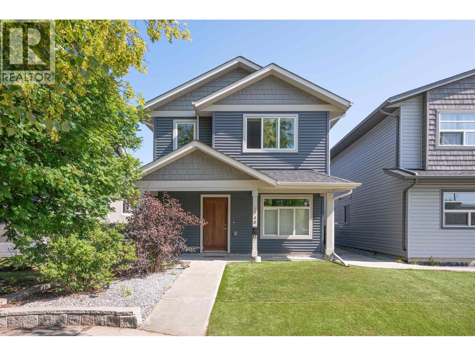 Property Photo: 1740 5th Avenue BC V2L 3M3