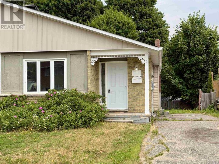 Property Photo: 21 Laprairie Cres ON P5A 3B7