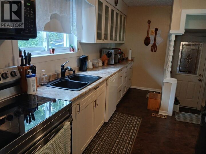 Property Photo: 45 Poplar Rd ON P5A 2J4
