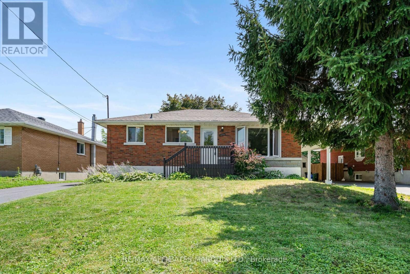 Property Photo: 1210 Osborne Avenue ON K6J 1K9