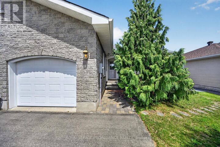 Property Photo: 5514 Meadowbrook Road ON K0E 1K0