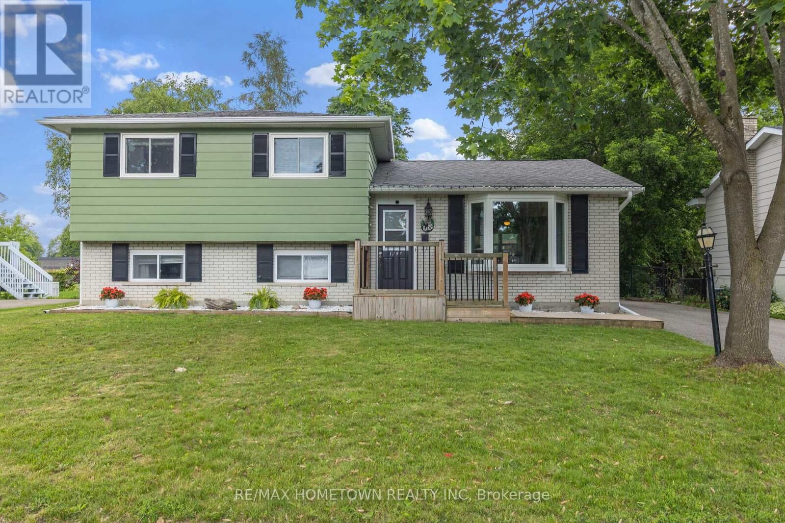 Property Photo: 1257 Peden Boulevard ON K6V 3K5