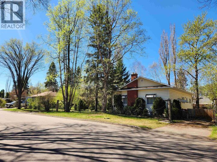 Property Photo: 1591 Cedar Street BC V2L 1B6