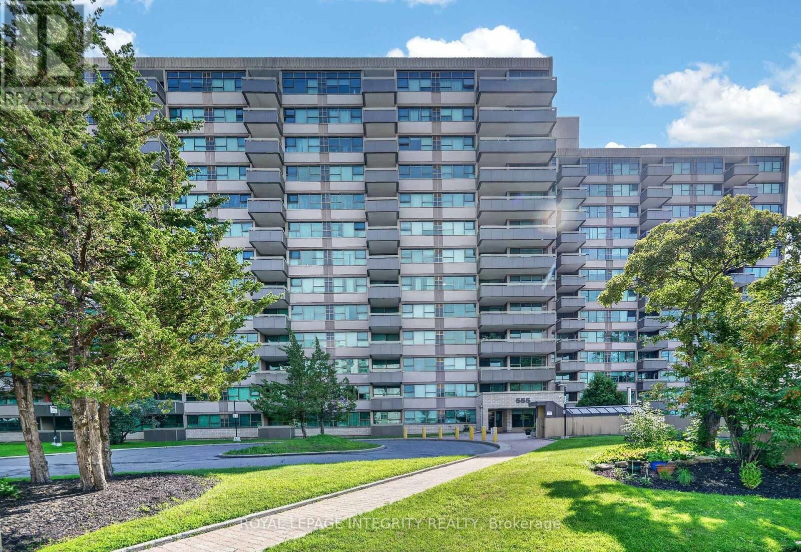 Property Photo:  555 Brittany Drive Ph8  ON K1K 4C5 