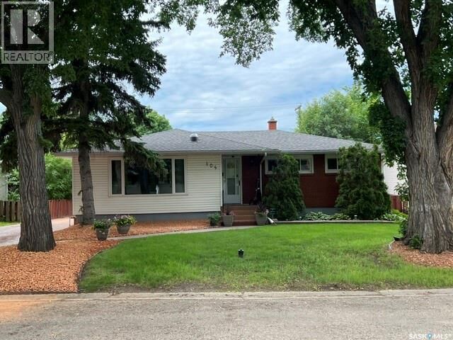 Property Photo: 104 Marsh Crescent SK S4S 6B4