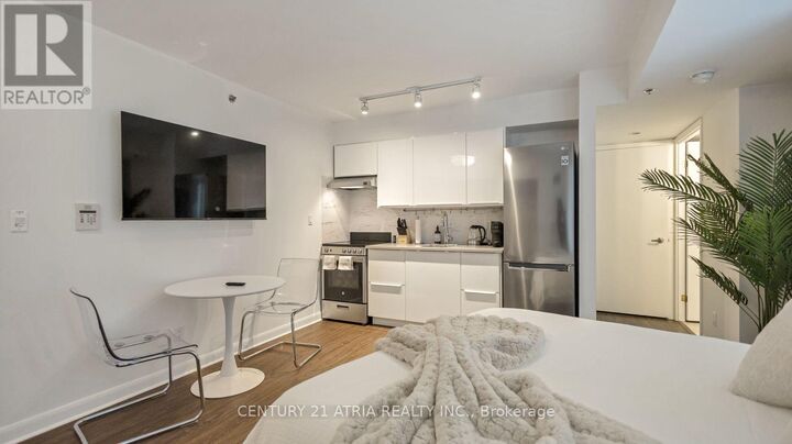 Property Photo: 210 Victoria Street 807 ON M5B 2R3