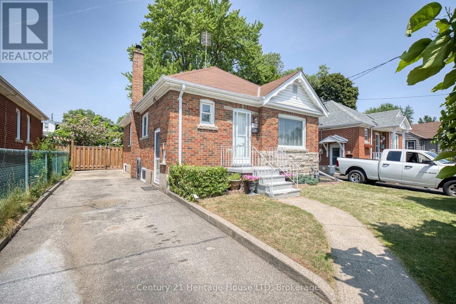 Property Photo: 6477 Barker Street ON L2G 1Y6