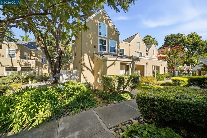 Property Photo:  211 Kingston Way  CA 94597 