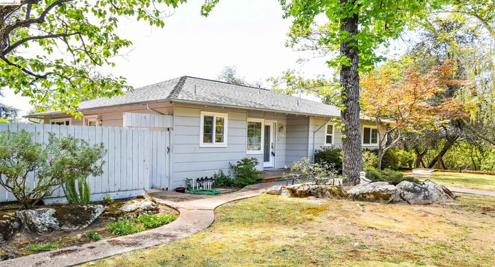 Property Photo: 831 E Oakside Dr CA 95370