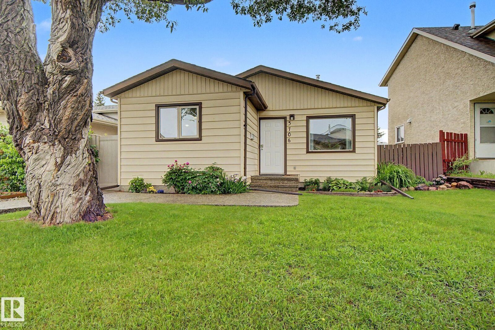 Property Photo: 3706 41 Avenue NW AB T6L 5M2