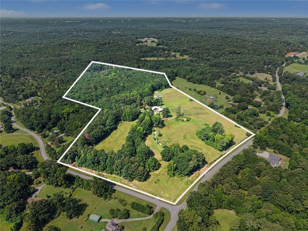 Property Photo:  2071 W Hightower Trail  GA 30012 
