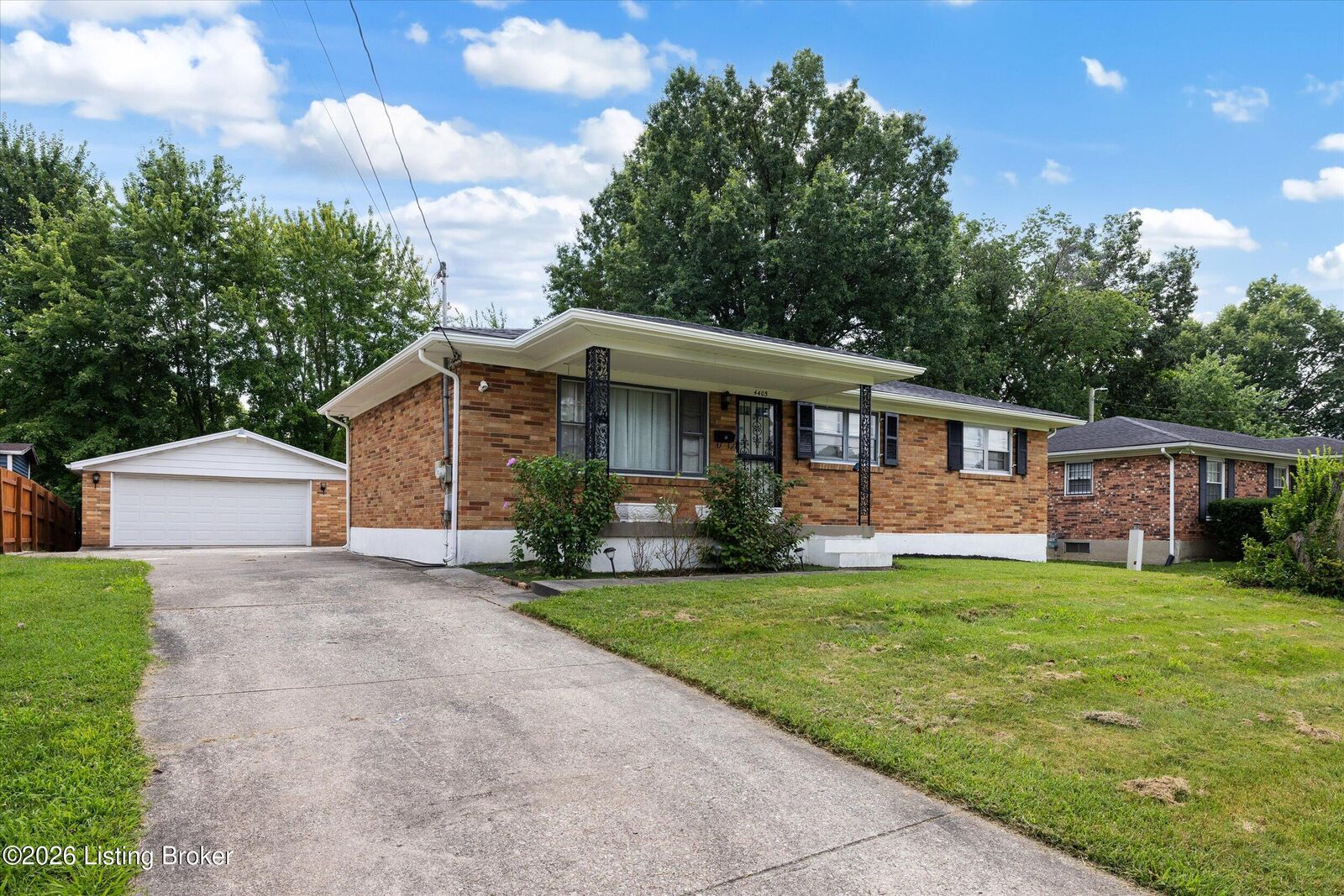 Property Photo: 4405 Tara Ave KY 40216