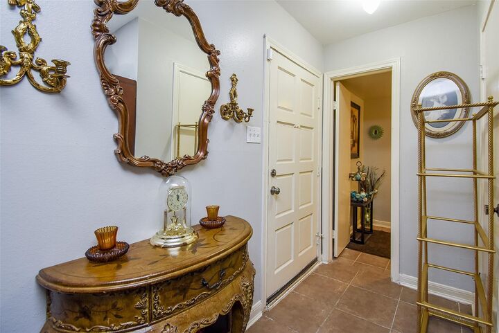 Property Photo:  2924 Camelot Lane  TX 77459 