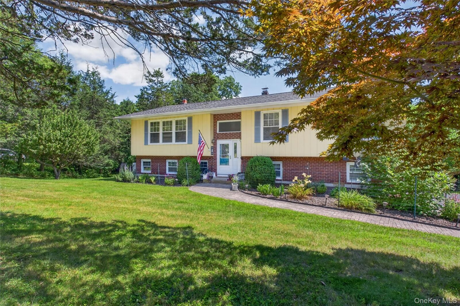 Property Photo:  6 Gail Lane  NY 12570 