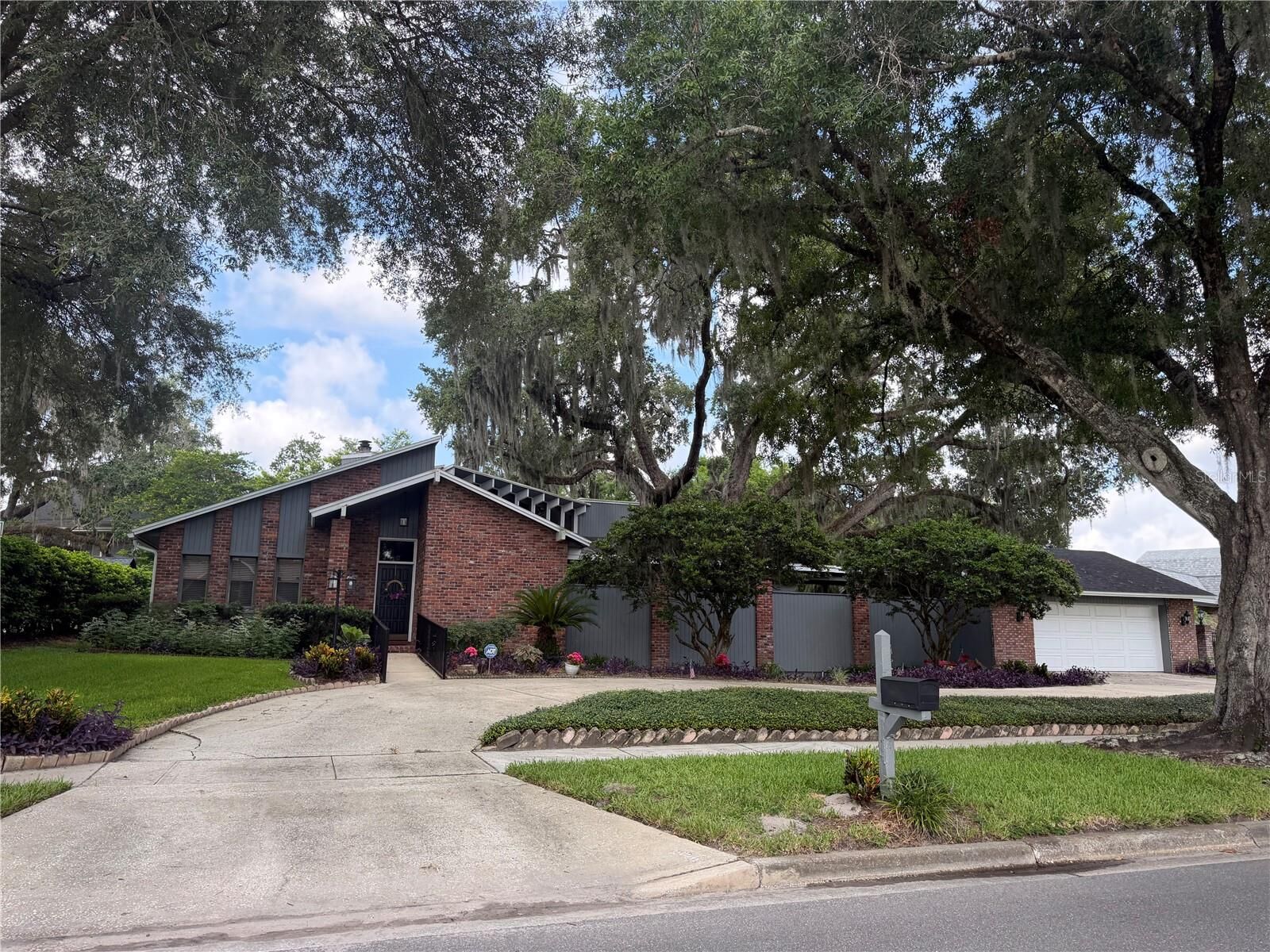 Property Photo: 924 Ridgecrest Road FL 32806