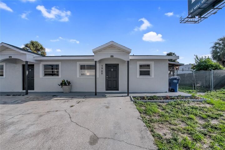 Property Photo:  1909 W Green Street  FL 33607 