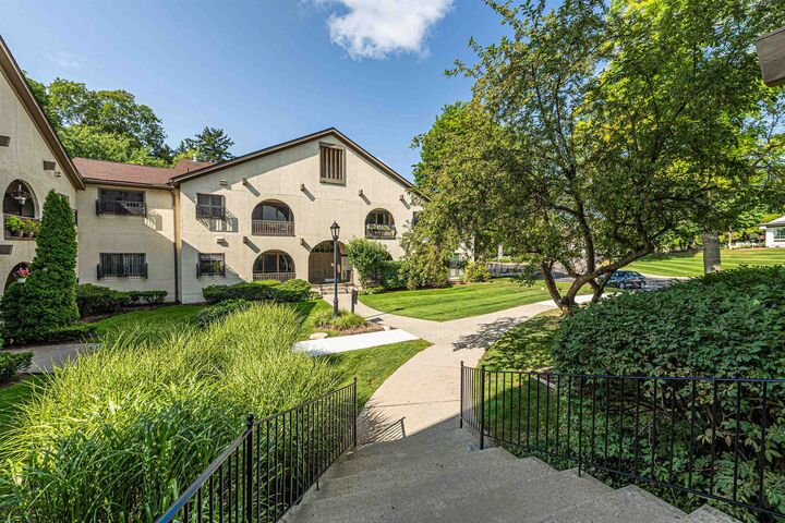 Property Photo: 42160 Woodward #40 Avenue 40 MI 48304-5159