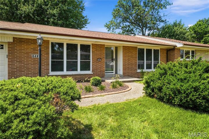 Property Photo:  849 Charlesgate Drive  MO 63132 