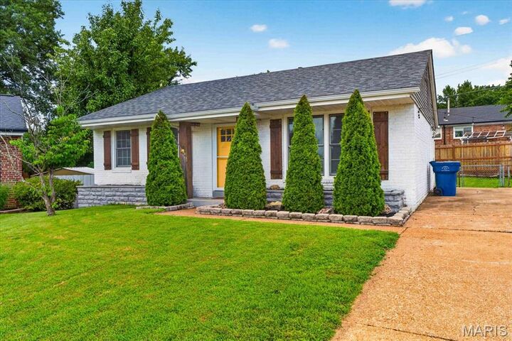 Property Photo: 3853 Rainor Court MO 63116