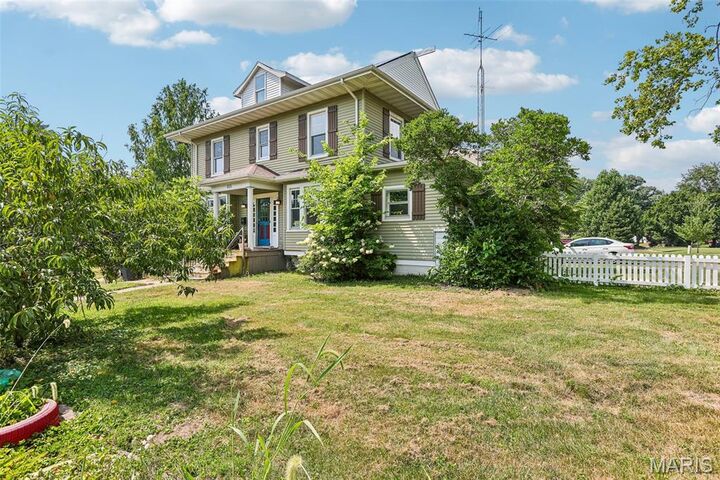 Property Photo:  615 W Tremont Street  IL 62049 