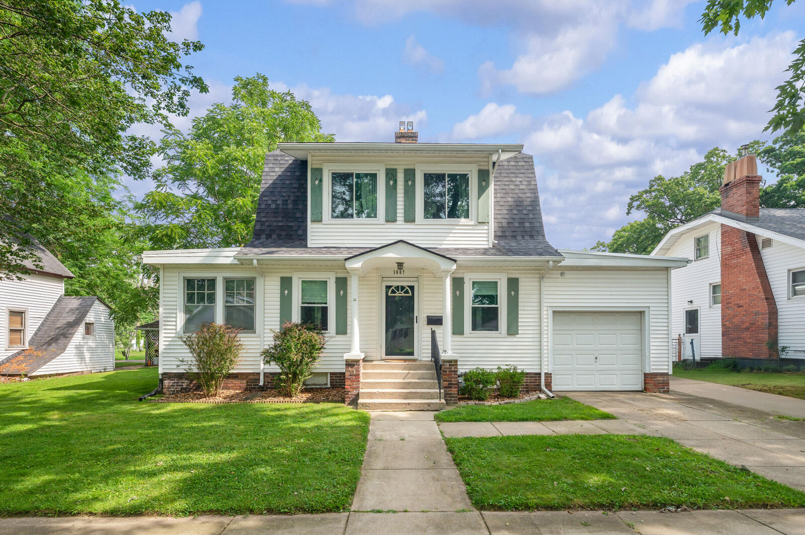 Property Photo: 1607 Hickory Street MI 49120