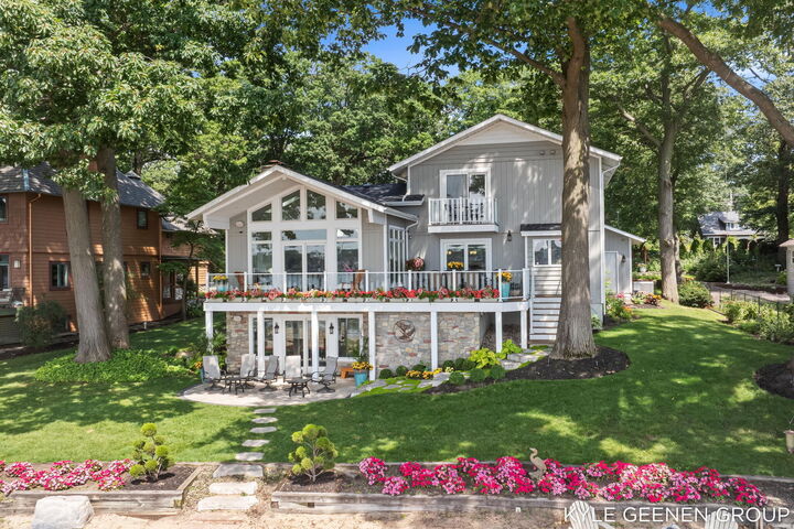 Property Photo: 620 Lawn Avenue MI 49424