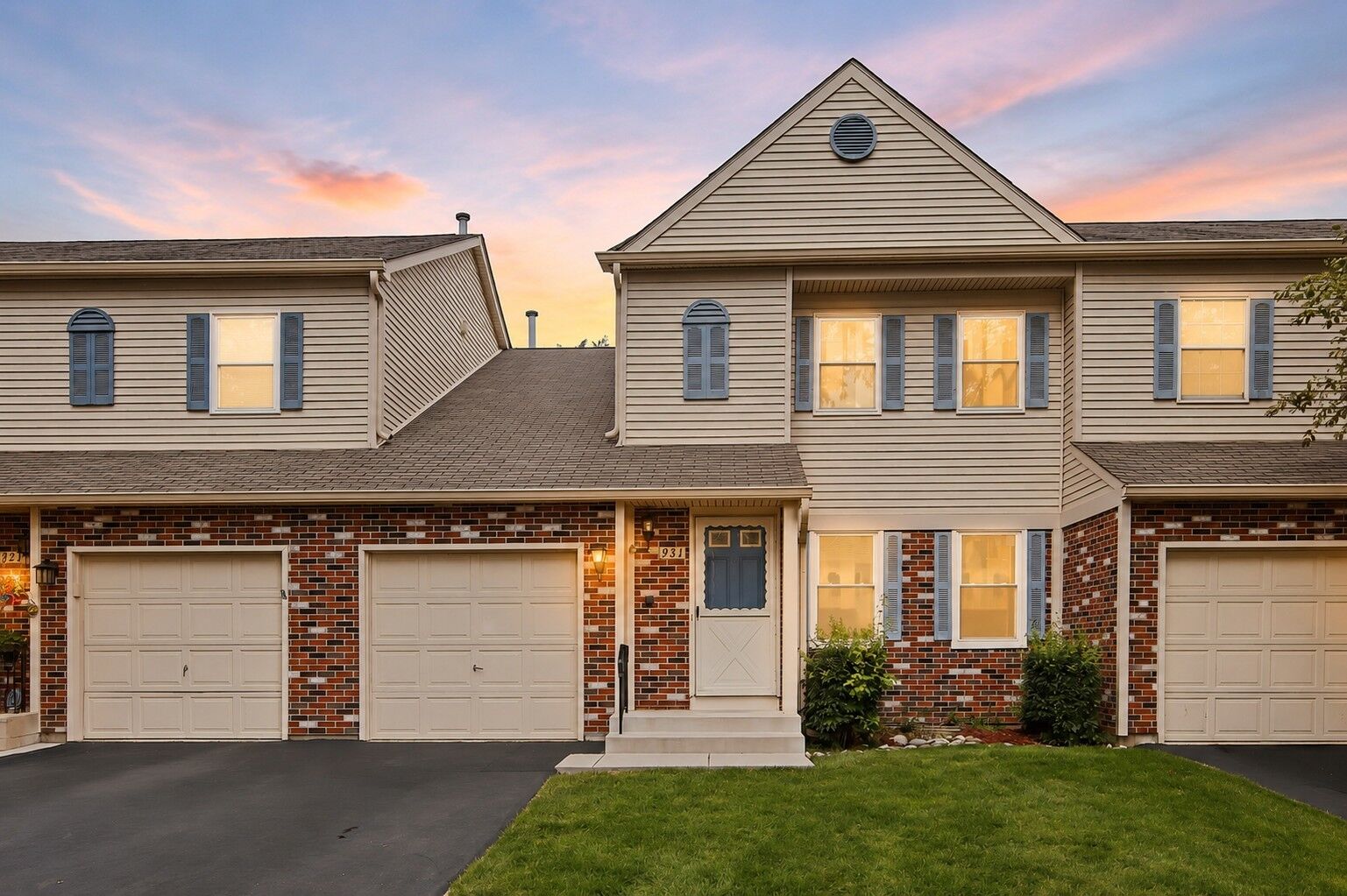 Property Photo: 931 Perry Drive IL 60102