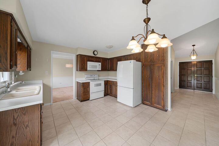 Property Photo:  901 Claremont Drive  IL 60516 