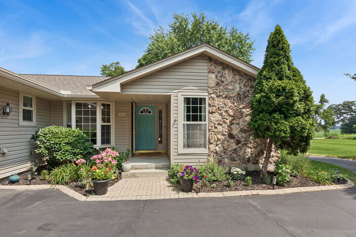 Property Photo: 9761 Squire Lane IL 61008